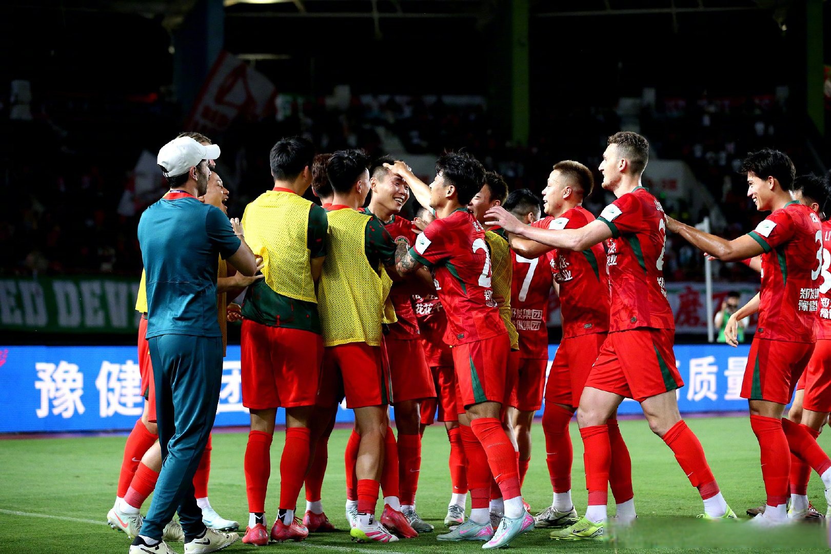 中国队横扫英格兰队，马龙统治全场