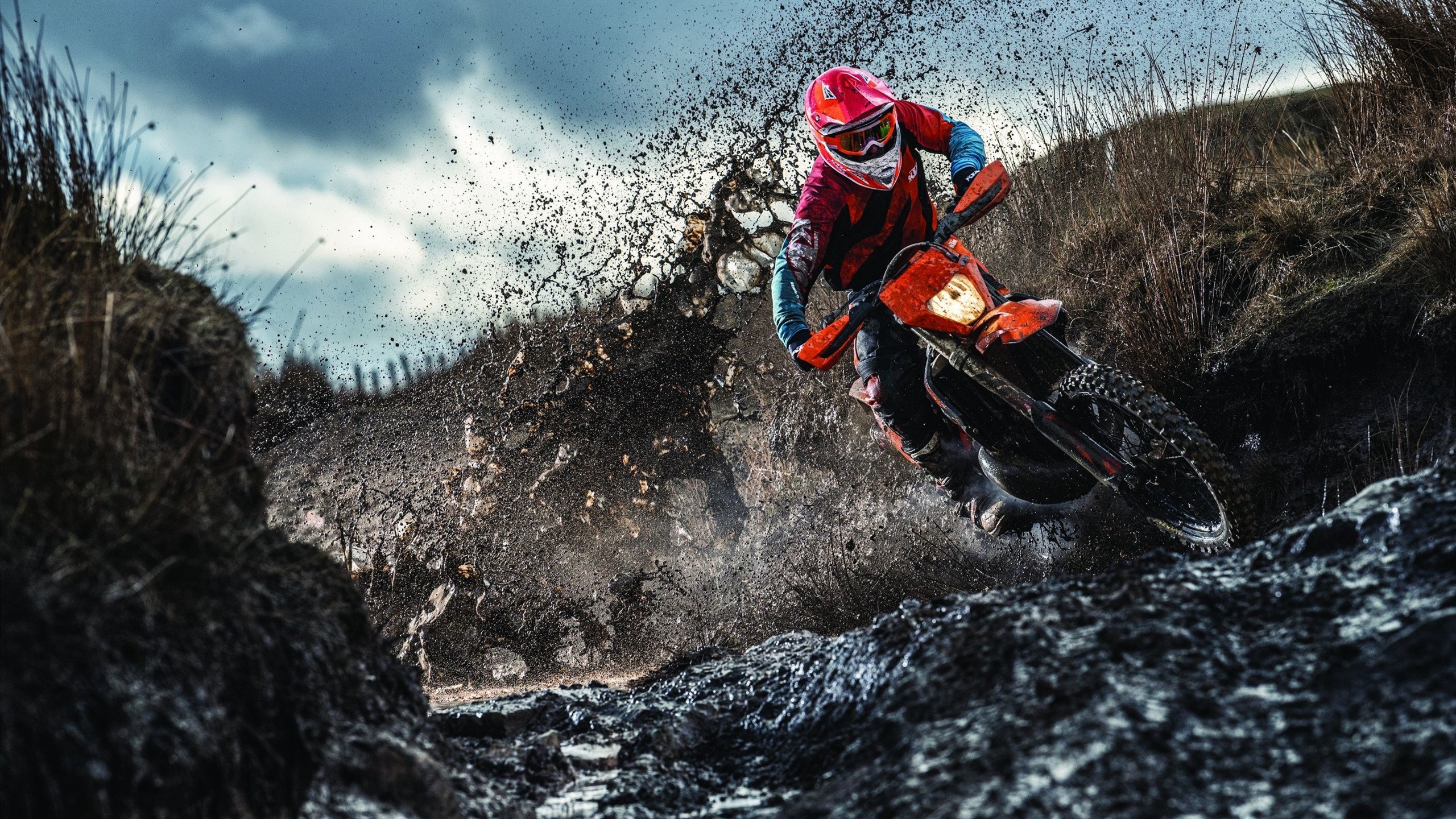 开云-跨界对决引爆篮坛！利拉德关键时刻连轰15分，掘金力克广东展王者风范